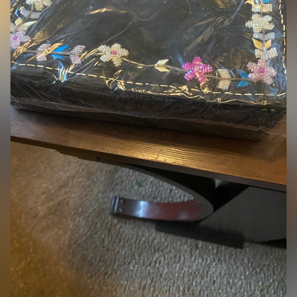 Embroidered clutch New